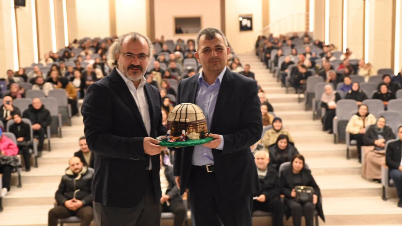 Emirdağ’da “Bu Çağda Aile Olmak” Konferansı Yoğun İlgi Gördü