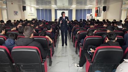 Emniyet Ekiplerinden Öğrencilere Akran Zorbalığı ve Çocuk Suçları Eğitimi