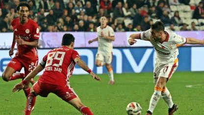 Galatasaray, Antalyaspor'u Rahat Geçti