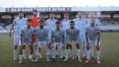 Hakem Maçın Önüne Geçti Ve Katletti