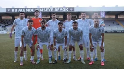 Hakem Maçın Önüne Geçti Ve Katletti