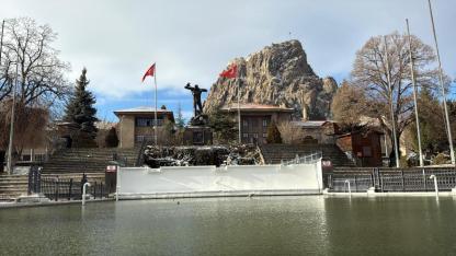 Hava Sıcaklıklarının Düştüğü Afyonkarahisar Buz Kesti