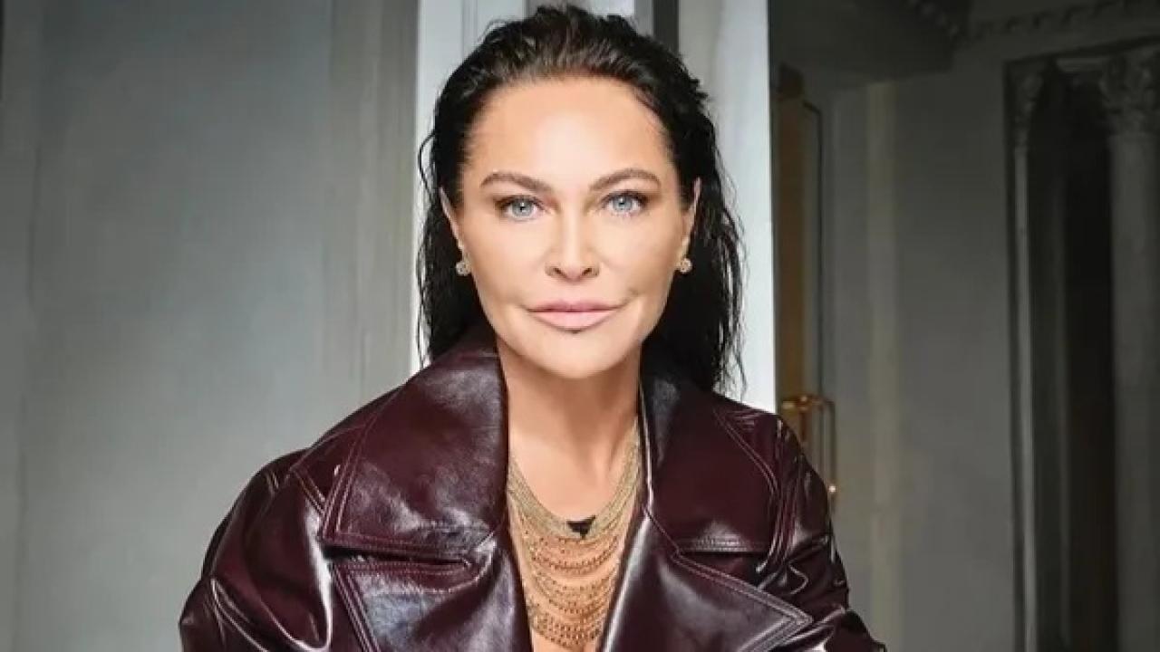 Hülya Avşar Lüks Aracıyla Kaza Geçirdi