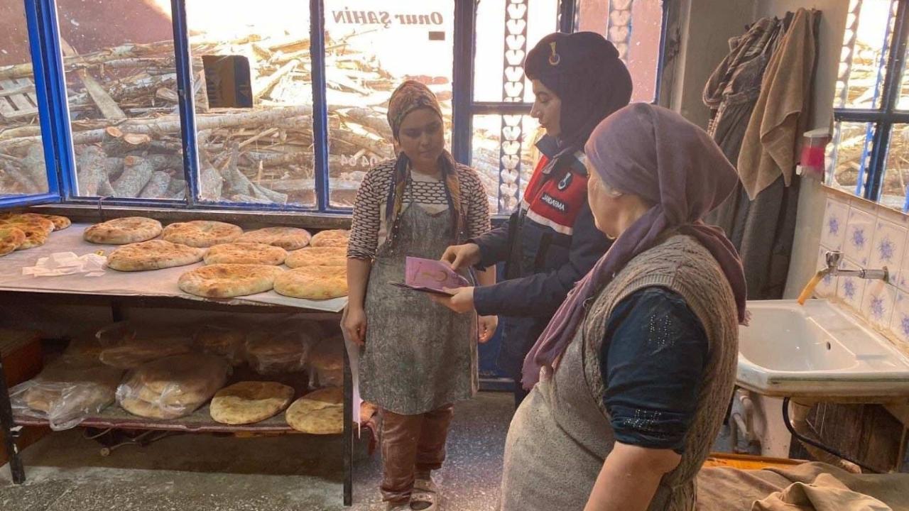 Jandarma&#039;dan Hocalar&#039;da KADES ve &quot;Kadına El Kalkamaz&quot; Bilgilendirmesi