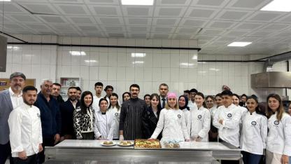 Kaymakam Akgül’den Anlamlı Etkinlik: Önlüğü Takıp Mutfağa Girdi