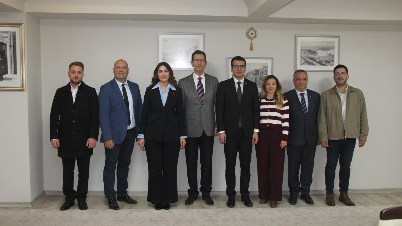 Kaymakam Okumuş DEÜ'lü Öğrencilerle Bir Araya Geldi