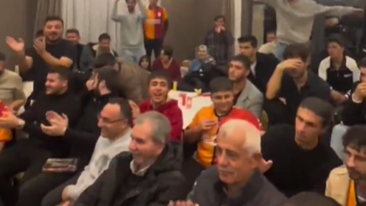 Mustafa Sarıgül, Derbi Gecesinde Taraftarları Evinde Ağırladı