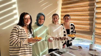 Öğrenciler Yurtta Atıştırmalıklarını Kendileri Yaptı