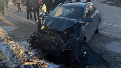 Öğrencileri Taşıyan Servis Aracıyla Otomobil Çarpıştı, 18 Kişi Yaralandı