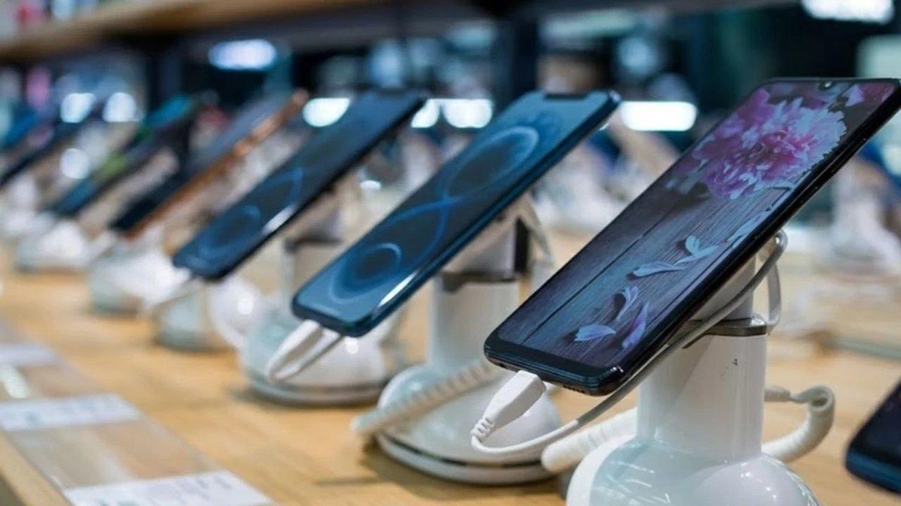 Öğrenciye ÖTV’siz Telefon Düzenlemesi Meclis’ten Geçti mi- Başvuru Şartları Neler? Hangi Marka Telefonlar Geçerli? Tüm Detaylar!