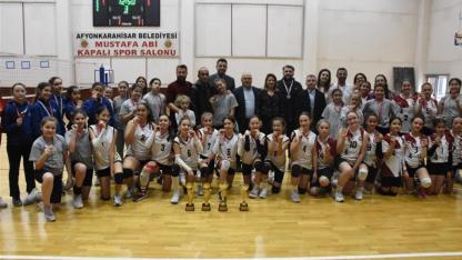 Okul Sporları Küçük Kızlar Voleybol Müsabakaları Sona Erdi