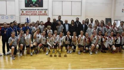 Okul Sporları Küçük Kızlar Voleybol Müsabakaları Sona Erdi