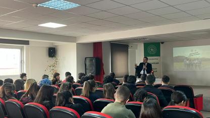 Önder Artuk Güçlü Gençlik Gelişimi Programı İle Öğrencilerle Buluştu