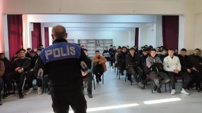 Polis Ağabeylerinden Öğrencilere Bilgilendirme
