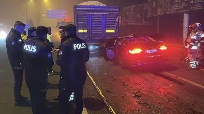 Kütahya'da Feci Kaza: Otomobil TIR'a Çarptı, 4 Kişi Hayatını Kaybetti!