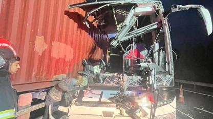 Katliam Gibi Kaza! Yolcu Otobüsü TIR’a Çarptı: 7 Ölü, Çok Sayıda Yaralı