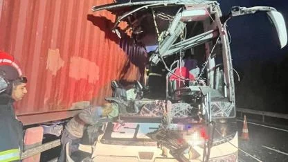 Katliam Gibi Kaza! Yolcu Otobüsü TIR’a Çarptı: 7 Ölü, Çok Sayıda Yaralı