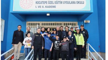 Afyonkarahisar İl Emniyet Müdürlüğü ve Vali Yiğitbaşı’ndan Özel Çocuklara Anlamlı Destek