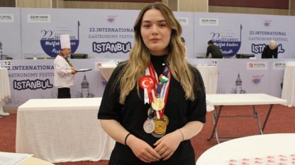 Üç Kategoride Altın Madalya: Afyonkarahisarlı Genç Şef Ceylin Çalış’tan İstanbul’da Büyük Başarı