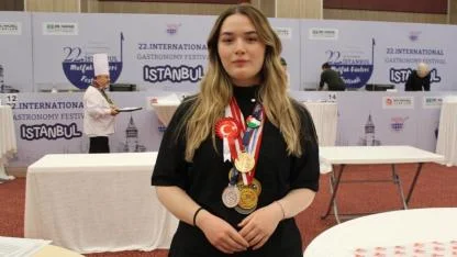 Üç Kategoride Altın Madalya: Afyonkarahisarlı Genç Şef Ceylin Çalış’tan İstanbul’da Büyük Başarı