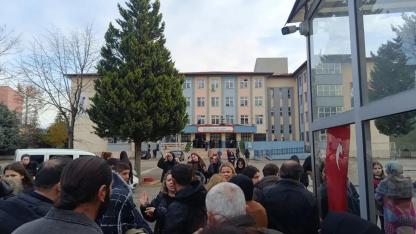 Son Dakika: Kocaeli'de Lise Bahçesinde Silahlı Rehine Krizi!