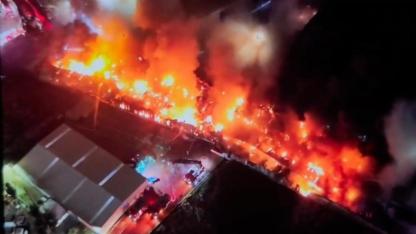 Esenyurt'ta Hırdavat Fabrikasında Büyük Yangın: 7 Saatlik Mücadele Sürüyor!