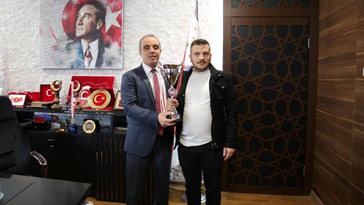 Şampiyondan Erol&#039;a Ziyaret