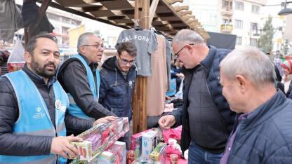 Sandıklı’da Gazze İçin Dayanışma Çarşısı Düzenlendi
