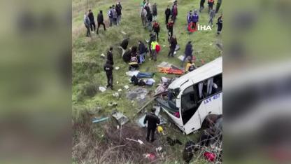 Servis minibüsü Şarampole Yuvarlandı: Çok sayıda Ölü ve Yaralı Var