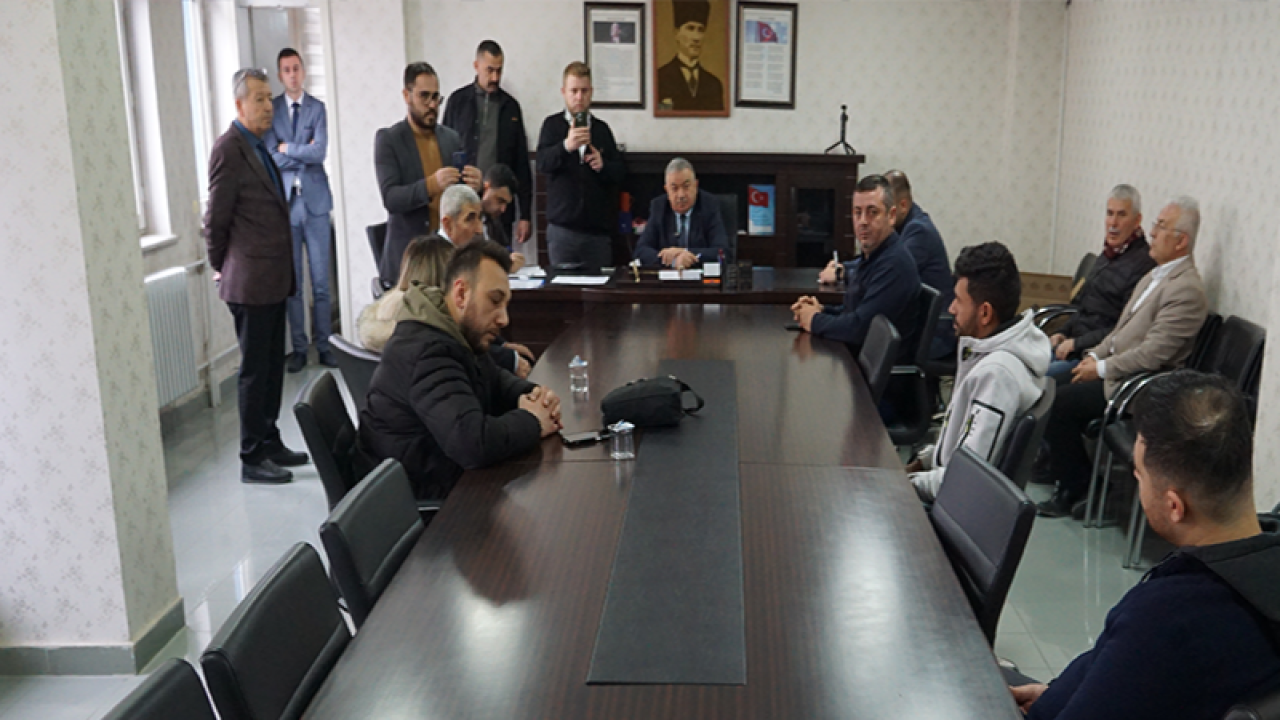 Şuhut’ta Belediye Dükkanı Canlı Yayında İhaleyle Kiraya Verildi