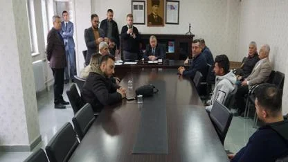 Şuhut’ta Belediye Dükkanı Canlı Yayında İhaleyle Kiraya Verildi