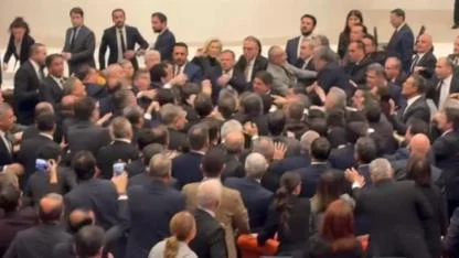 TBMM Genel Kurulu'nda Arbede: Yumruklar Havada Uçuştu