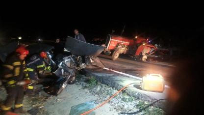 Traktör ile otomobil çarpıştı:Çok sayıda yaralı var