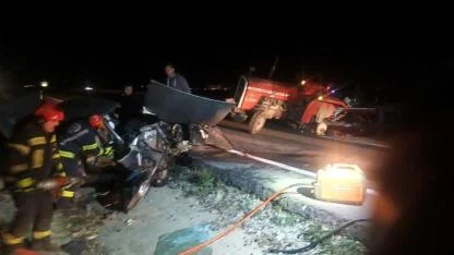 Traktör ile otomobil çarpıştı:Çok sayıda yaralı var