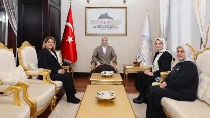 Vali Yiğitbaşı, AK Parti Kadın Kolları’nın Yeni Yönetimini Ağırladı