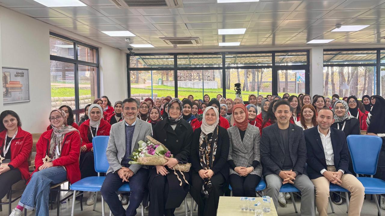 Vali Yiğitbaşı, “Dijital Çağda İyilik ve Liderlik” Kampında Gençlerle Buluştu