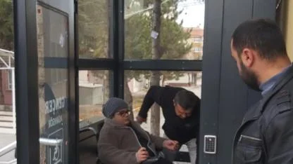 Vali Yiğitbaşı'nın Talimatıyla Engeller Kalktı: Lise Öğrencisi Faruk İçin Okula Özel Asansör