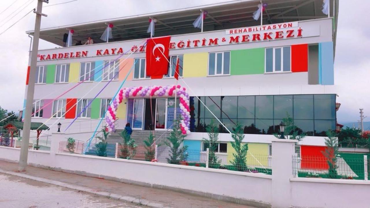 27 Yaş Düzenlemesine Tepki: Özel Eğitim Kurumları Derneği’nden Afyon Merkezli Açıklama