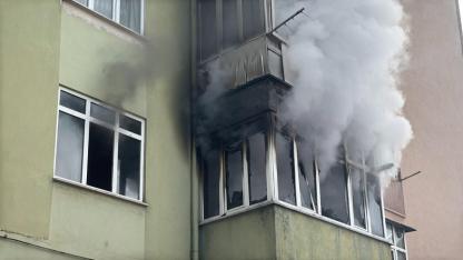 5 Katlı Apartmanda Yangın Paniği: 8 Kişi İtfaiye Ekiplerince Kurtarıldı