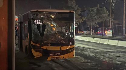 Afyon'da Belediye Otobüsü ile Çöp Kamyonu Çarpıştı: 1’i Çocuk 5 Kişi Yaralandı