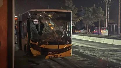 Afyon'da Belediye Otobüsü ile Çöp Kamyonu Çarpıştı: 1’i Çocuk 5 Kişi Yaralandı