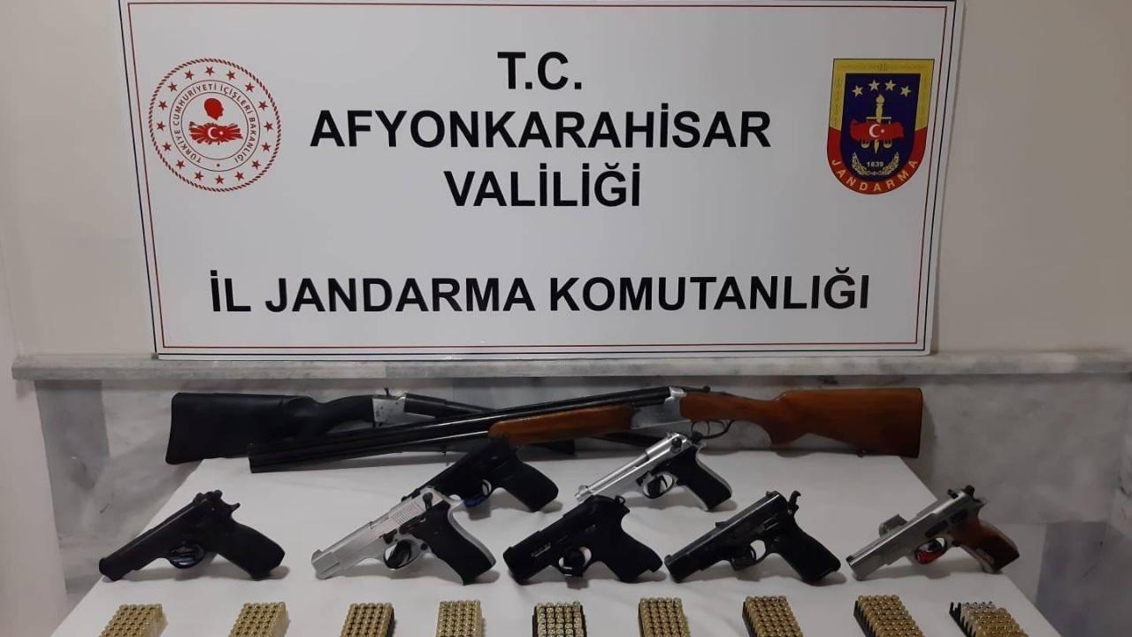 Afyon’da Jandarmadan Çok Sayıda Adrese Eş Zamanlı Baskın