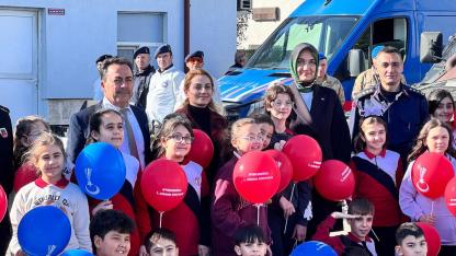 Afyon’da Jandarmadan Öğrencilere Zırhlı Araç ve Köpek Gösterisi