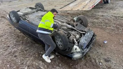 Afyon'da Korkunç Kaza: Kontrolden Çıkan Araç Şarampole Uçtu