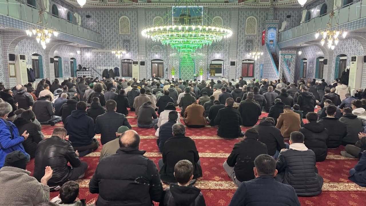 Afyon’da Miraç Kandili Camilerde Düzenlenen Programlarla İdrak Edildi