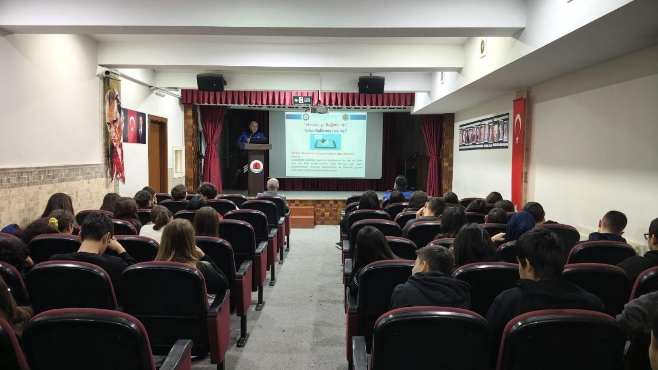Afyon’da Öğrencilere Polislik Mesleği ve Güvenli Yaşam Eğitimi
