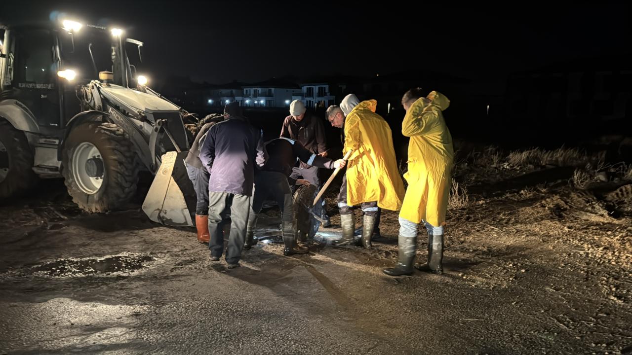Afyon’da Şiddetli Rüzgâr ve Sağanak Hayatı Olumsuz Etkiledi