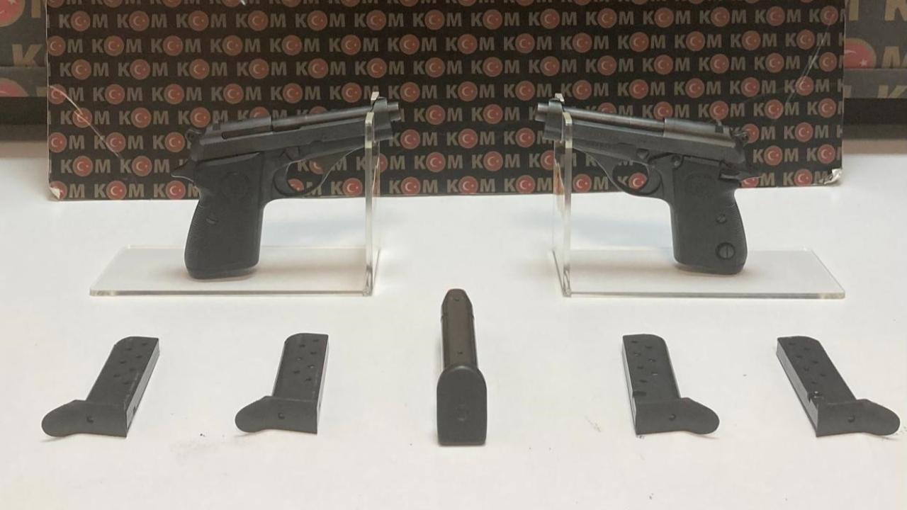 Afyon’da Şüpheli Araçta Ruhsatsız Silah Ele Geçirildi