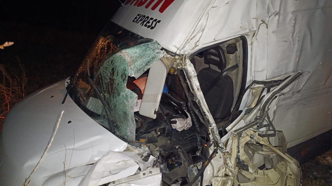 Afyon’da Yağmur Sonrası Feci Kaza! Minibüs Şarampole Uçtu