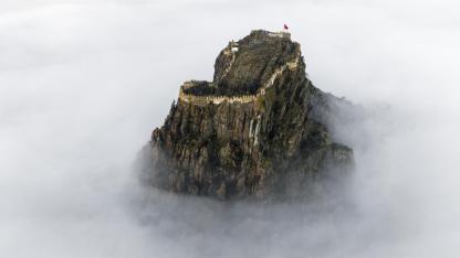 Afyonkarahisar Kalesi Sisler Arasında Görüntülendi